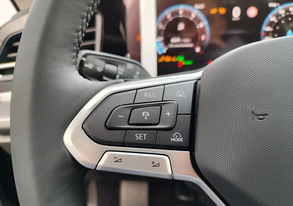 Volkswagen Passat cena 184490 przebieg: 10, rok produkcji 2024 z Będzin małe 704